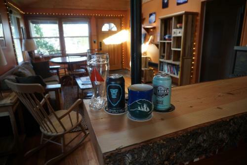 Bellingham Bungalow - Gas Fireplace & Garden!
