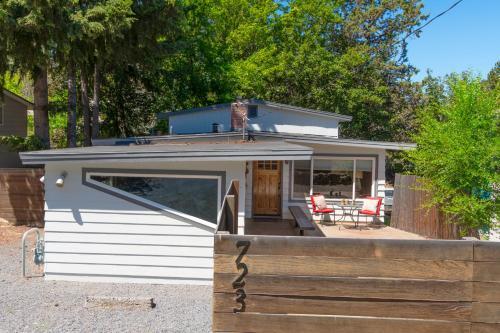 723 Ne 11th Street Home