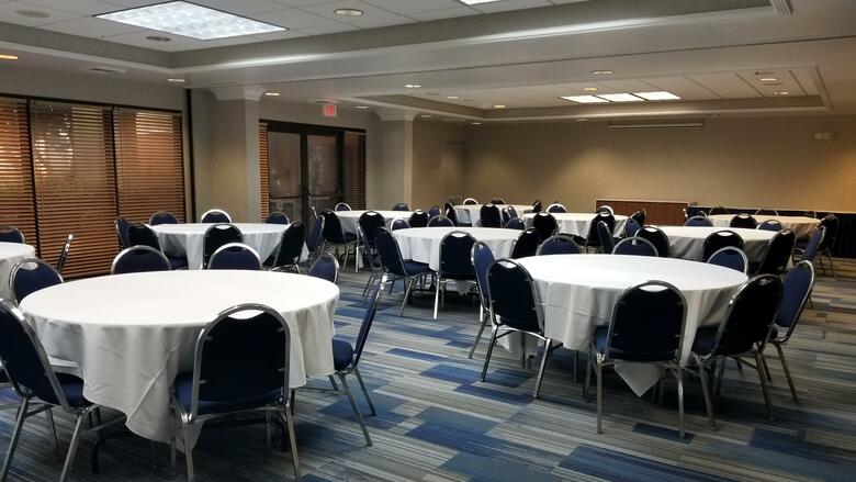 Holiday Inn Express Hotel & Suites Wilmington-university Ctr