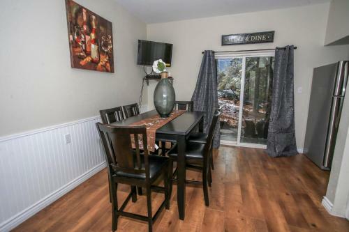 1724 - Bear Cub Den Home