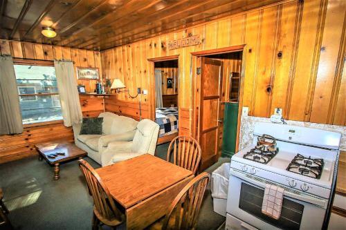 ~lupine Cabin #106~