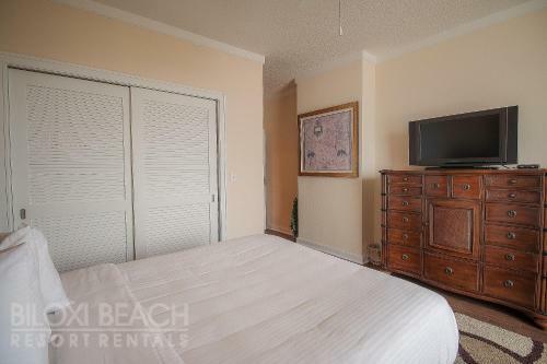 Ocean Club 1106 - Two Bedroom Apartment