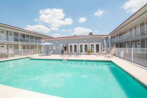 Oak Shores 58 - Two Bedroom Apartment