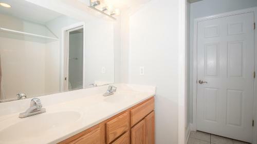 Oak Shores 58 - Two Bedroom Apartment