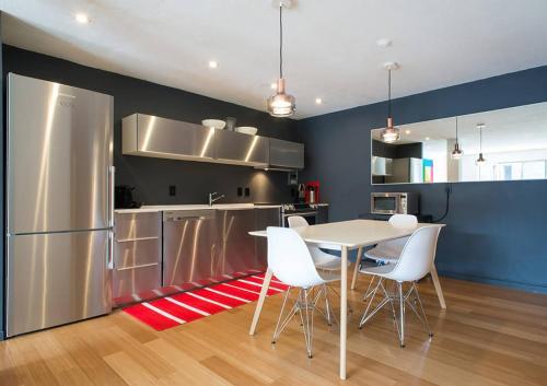 Apartamento Modern, Spacious, Two Bedroom With Balcony!