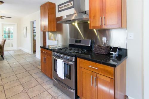 1933 3rd Ave W House