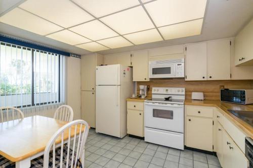 Waterway Two Bedroom Apartment, Unit 327