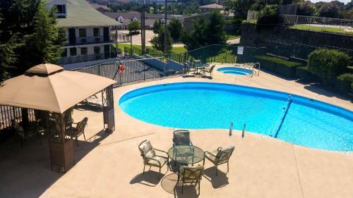 Hotel Branson Surrey Inn
