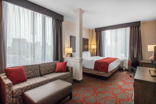 Hotel Comfort Inn & Suites Near Stadium