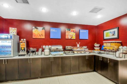 Hotel Comfort Inn & Suites Near Stadium