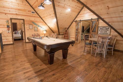 Huckleberry Inn Broken Bow Cabin