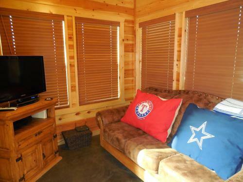 Incommunicado Cabin Broken Bow Cabin