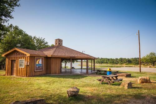 Bay Landing Camping Resort Cabin 10