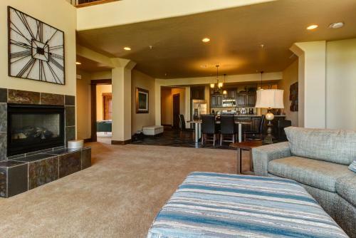 White Bear Condo - #a12