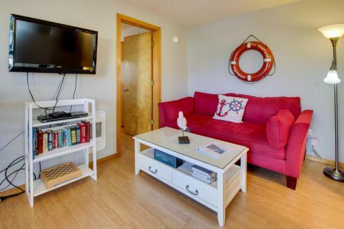 Beaches Inn | Captains Cove Cottage 9