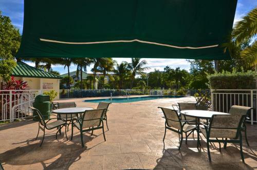 Sunrise Suites Big Kahuna Suite #202