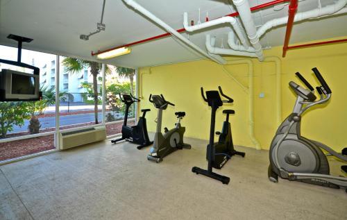 Sunrise Suites Big Kahuna Suite #202