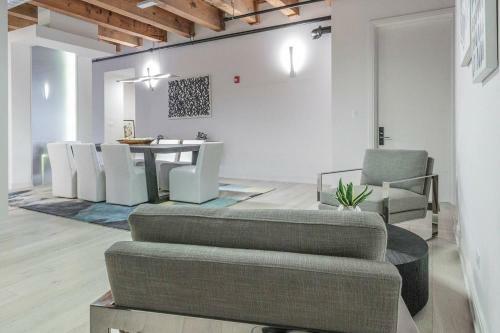 Apartamento Spacious & Private 3 Bdr Luxury Condo In Downtown!