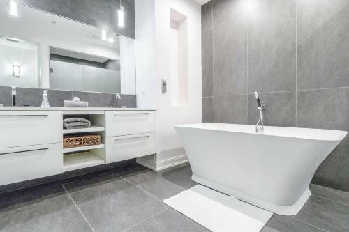 Apartamento Spacious & Private 3 Bdr Luxury Condo In Downtown!