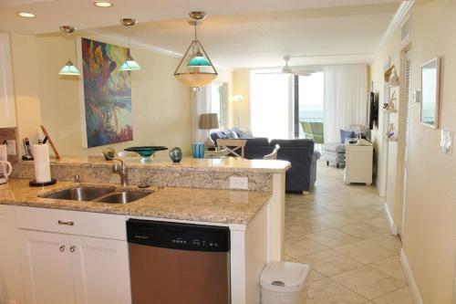 Sand Castle I-801 Apartment