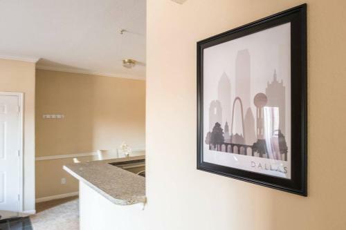 Apartamento Bold + Trendy | Parking | 1 Mi From Uptown @ 2br