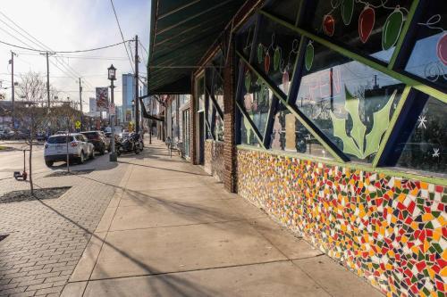 Apartamento Bold + Trendy | Parking | 1 Mi From Uptown @ 2br