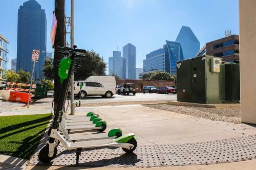 Apartamento ? Of Design Dist | Balcony | 1 Mi From AA Center
