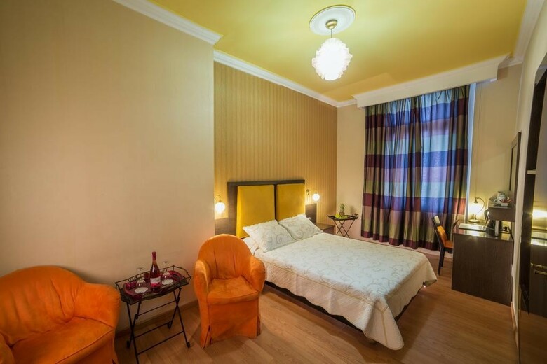 Delphi Art Hotel