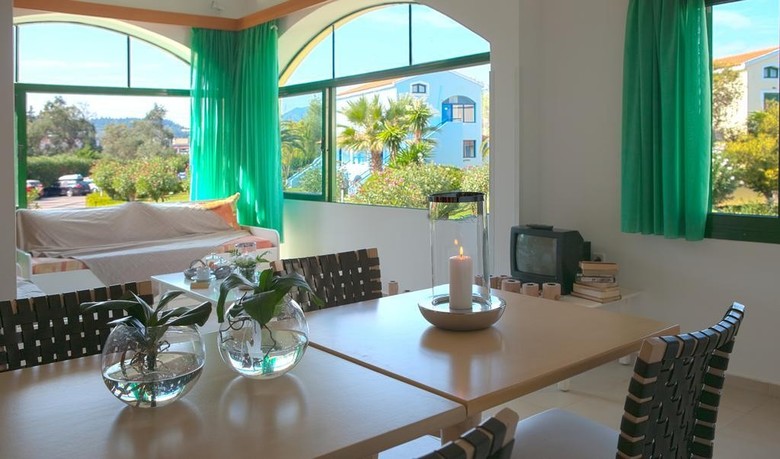 Apartamentos Govino Bay Resort