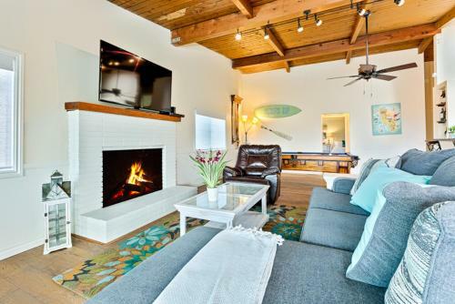 Dp-338 - Hillside Getaway Two-bedroom Holiday Home