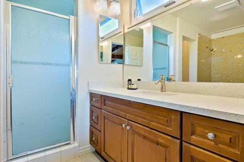 Dp-338 - Hillside Getaway Two-bedroom Holiday Home