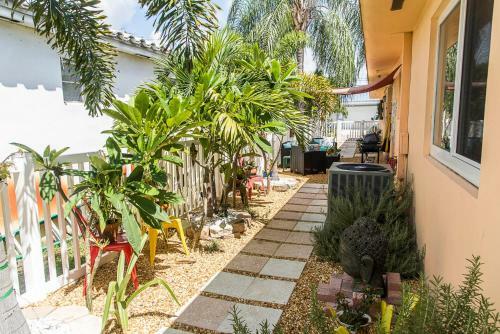 Palms On 7 - Cottage 1!