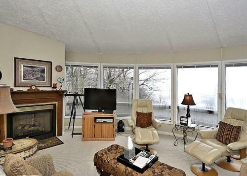 Round To It Three-bedroom Chalet