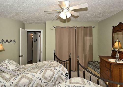 Round To It Three-bedroom Chalet