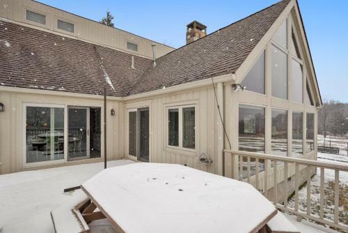 Peace In The Valley Three-bedroom Chalet