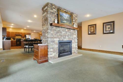 Wolverton Heights Ten-bedroom Chalet