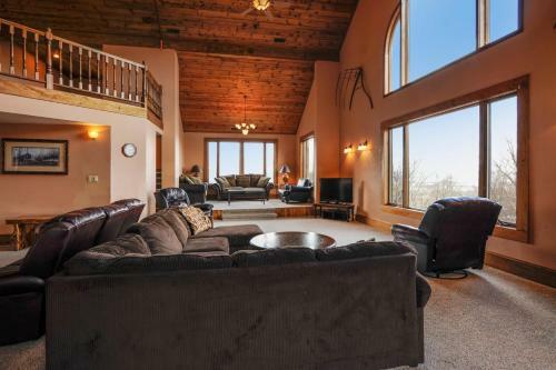 Wolverton Heights Ten-bedroom Chalet