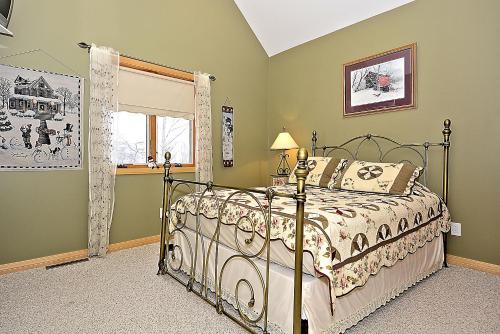 Ski Bums Inn Five-bedroom Chalet