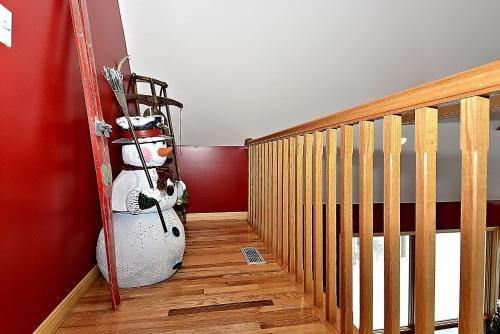 Ski Bums Inn Five-bedroom Chalet