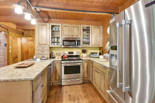Mountain Glory Four-bedroom Chalet