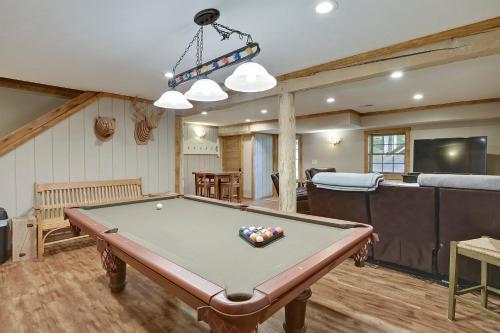 Mountain Glory Four-bedroom Chalet