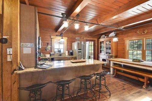Mountain Glory Four-bedroom Chalet