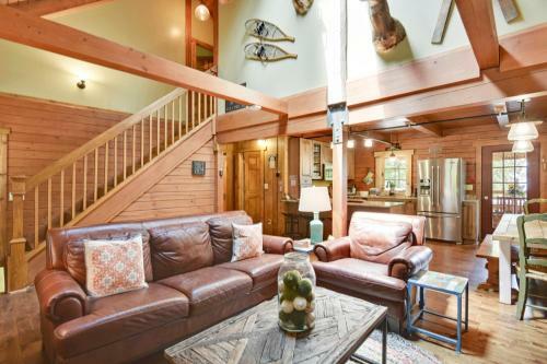 Mountain Glory Four-bedroom Chalet