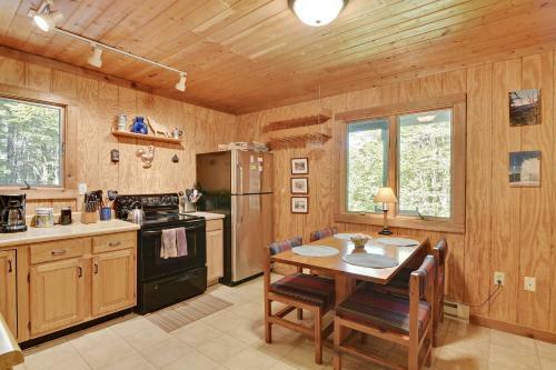 Otters Den Four-bedroom Chalet
