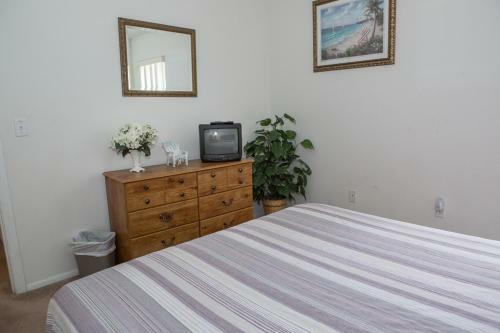 Sarah's Hampton Lakes Villa - Three Bedroom Home