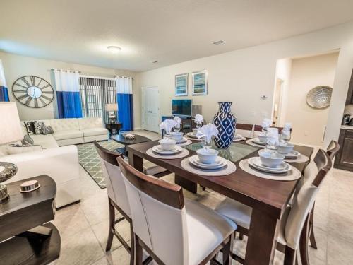 Rhodes Dwelling 8904