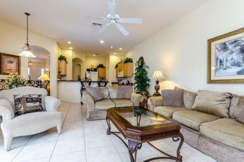 Tarzan Five Bedrooms Home With A Pool
