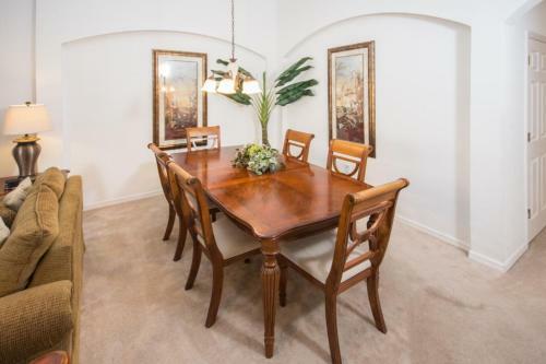Linda's Highgate Park Villa - Four Bedroom Home