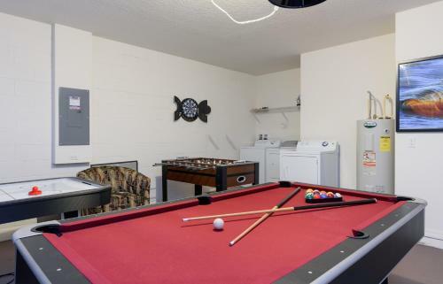 X-large Pool With Game Room 11cp14