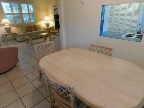 Apartamento The Grove Beach Condominiums
